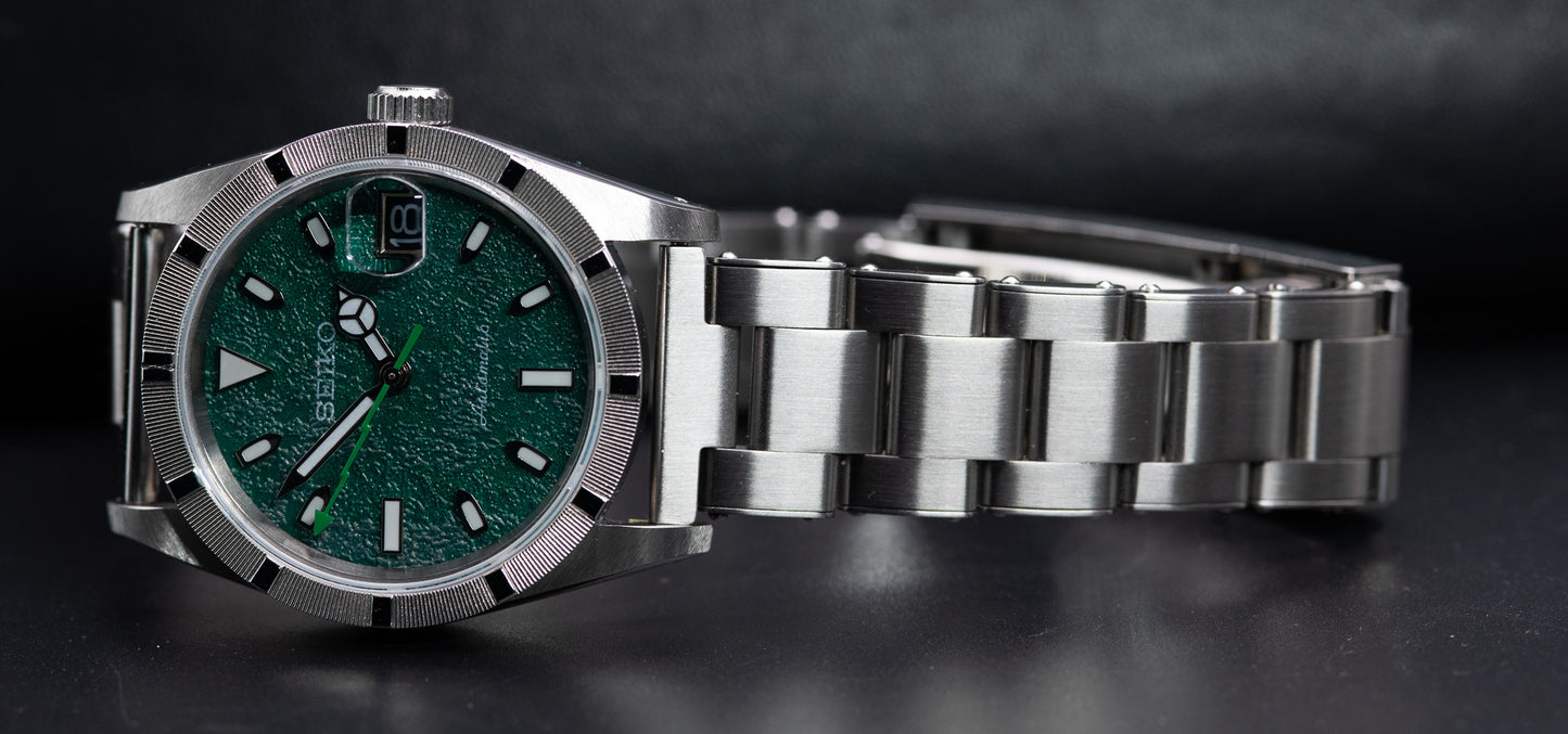 Textured Forest Green in old style case with drilled lugs. old Style Solid Steel Rivet Oyster Bracelet Straight Ended